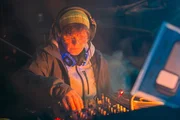 Für immer und WG WG zum Glück? Folge 6 Katrin legt am jährlichen WG-Fest auf. 2026 Für immer und WG WG zum Glück? Folge 6 Katrin legt am jährlichen WG-Fest auf. 2026