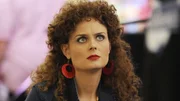 Brennan (Emily Deschanel) hat sich in das Bowlingteam eingeschleust. Brennan (Emily Deschanel) hat sich in das Bowlingteam eingeschleust.