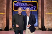 Treten bei "Wer weiß denn sowas?" als Kandidaten an: Fernsehmoderator Gerhard Delling (l.) und Fernsehmoderator Jörg Wontorra (r.). Treten bei "Wer weiß denn sowas?" als Kandidaten an: Fernsehmoderator Gerhard Delling (l.) und Fernsehmoderator Jörg Wontorra (r.).