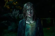 Der Streit eskaliert weiter. Leon ruft "Merle". Plötzlich sehen die Eltern ihre Tochter Merle (Tilda Jenkins) im Garten. Der Streit eskaliert weiter. Leon ruft "Merle". Plötzlich sehen die Eltern ihre Tochter Merle (Tilda Jenkins) im Garten.