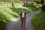 Simon Ffennell wacht als Riverkeeper über die Itchen. Er ist der letzte traditionelle Flusswächter der Region und benutzt für das Entfernen der Wasserpflanzen noch eine Sense, was andernorts längst Maschinen erledigen. Simon Ffennell wacht als Riverkeeper über die Itchen. Er ist der letzte traditionelle Flusswächter der Region und benutzt für das Entfernen der Wasserpflanzen noch eine Sense, was andernorts längst Maschinen erledigen.