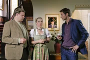 Was verschweigt Regina Baumgartner (Nicole Ernst, m.) vor den Kommissaren Sven Hansen (Igor Jeftic&laquo;, r.) und Tobias Hartl (Michael A. Grimm, l.)?
