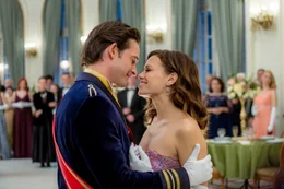 Wo die Liebe hinf&auml;llt - eigentlich sollte Kate (Bethany Joy Lenz) die perfekte Frau f&uuml;r Kronprinz Sebastian (Will Kemp) finden. W&auml;hrend der Suche &auml;ndern sich jedoch ihre Pl&auml;ne. Die Verwendung des sendungsbezogenen Materials ist nur mit dem Hinweis und Verlinkung auf RTL+ gestattet.