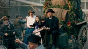 Auszug zum Oktoberfest. Clara (Mercedes Müller) und Roman Hoflinger (Klaus Steinbacher) brechen mit ihren Töchtern Philomena (Alexandra Huber) und Rosalie (Zeynep Türkgeldi) auf in eine neue Zukunft. Auszug zum Oktoberfest. Clara (Mercedes Müller) und Roman Hoflinger (Klaus Steinbacher) brechen mit ihren Töchtern Philomena (Alexandra Huber) und Rosalie (Zeynep Türkgeldi) auf in eine neue Zukunft.