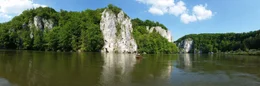 Das Naturschutzgebiet rund um die Weltenburger Enge mit einer faszinierenden Vielfalt an Lebensformen z&auml;hlt zu den &auml;ltesten Bayerns. Der Film begleitet die Gebietsbetreuerin Franziska J&auml;ger ein Jahr lang bei ihrer Arbeit. Ihre Aufgabe ist es, durch zum Teil erstaunliche Ma&szlig;nahmen den spezifischen Lebensraum der Tiere und Pflanzen zu erhalten und zu sch&uuml;tzen.