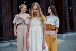 L - R: Sophia Heikkil&auml; als Mother, Siiri Solalinna als Tinja, Ida M&auml;&auml;tt&auml;nen als Reetta
