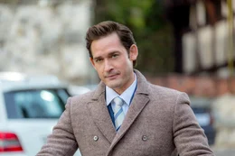 Kronprinz Sebastian (Will Kemp) soll durch Partnervermittlerin Kate die gro&szlig;e Liebe finden. Ist die passende Kandidatin vielleicht direkt vor seinen Augen?