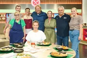 Gruppenfoto (von links): Kandidaten Barbara Knewitz, Oliver Bauer und Paul Berger, Jurorin Milena Broger, Moderator Bj&ouml;rn Freitag, Kandidaten Katrin Hawkins, Thomas Eberhardt und Romy Kr&auml;mer