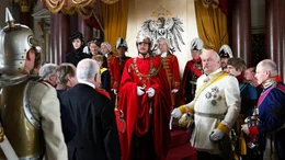 Wilhelm II. (Florian Fischer, Mitte) und Otto von Bismarck (Torsten M&uuml;nchow, rechts)