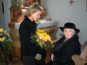 Antonia Berger (Uschi Glas, li.) und Regina Lechner (Ruth Drexel) müssen notgedrungen an einem Strang ziehen. Antonia Berger (Uschi Glas, li.) und Regina Lechner (Ruth Drexel) müssen notgedrungen an einem Strang ziehen.