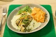 Leibgericht: Kabeljaufilet mit Zitrus-Kr&auml;uter-Kruste, Sahnesauce, Gem&uuml;senudeln, Zuckerschoten und S&uuml;&szlig;kartoffelstampf von Barbara Knewitz