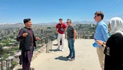 ARD-Südasien-Korrespondent Markus Spieker (2. v. re.) begleitet eine internationale Reisegruppe auf einer Rundreise durch Afghanistan. ARD-Südasien-Korrespondent Markus Spieker (2. v. re.) begleitet eine internationale Reisegruppe auf einer Rundreise durch Afghanistan.
