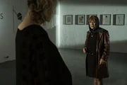 Heidi Knopke (Gitta Schweighöfer, rechts) besucht ihre Tochter Marie Zischl (Katrin Röver) überraschend. Heidi Knopke (Gitta Schweighöfer, rechts) besucht ihre Tochter Marie Zischl (Katrin Röver) überraschend.