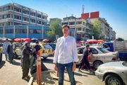 ARD-Südasien-Korrespondent Markus Spieker in Afghanistan neben der Abdul-Rahman-Moschee in Kabul. ARD-Südasien-Korrespondent Markus Spieker in Afghanistan neben der Abdul-Rahman-Moschee in Kabul.