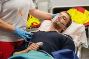 Es ist nicht klar ob Timo Klein (Jan Krauter) es schaffen wird.