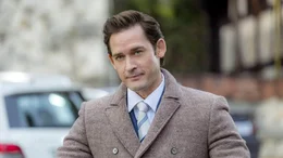 Kronprinz Sebastian (Will Kemp) soll durch Partnervermittlerin Kate die gro&szlig;e Liebe finden. Ist die passende Kandidatin vielleicht direkt vor seinen Augen?