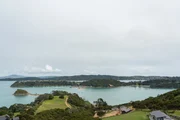 Auf der beschaulichen Insel Waiheke ist einiges los und die Einwohner kennen sich. Auf der beschaulichen Insel Waiheke ist einiges los und die Einwohner kennen sich.