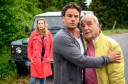 Rufus (Stephan Luca, Mitte) mit seinem Vater Carl (Walter Kreye), der zur Hochzeit mit Toni (Diana Amft) angereist ist.