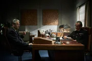 Fred Thursday (Roger Allam, l.) und Reginald Bright (Anton Lesser, r.) beschäftigt nicht nur der mysteriöse Mordfall. Auch die Abwesenheit von Morse (Shaun Evans) beunruhigt sie. Fred Thursday (Roger Allam, l.) und Reginald Bright (Anton Lesser, r.) beschäftigt nicht nur der mysteriöse Mordfall. Auch die Abwesenheit von Morse (Shaun Evans) beunruhigt sie.