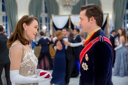 Kronprinz Sebastian (Will Kemp) soll durch Partnervermittlerin Kate die gro&szlig;e Liebe finden. ist es vielleicht Petra (Elva Trill)?