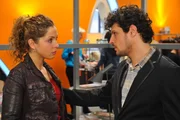 Nina (Maria Wedig, l.) entscheidet sich aus Liebe gegen Luca (Manuel Cortez, r.) ... Nina (Maria Wedig, l.) entscheidet sich aus Liebe gegen Luca (Manuel Cortez, r.) ...