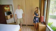 Sonne, Sand und Ozean: Troy Hayward, Tanya Thongkun und ihr Sohn verlassen Toronto und suchen in Tanyas Heimat Thailand ein Haus mit Garten. Die beiden lieben das Meer und w&uuml;nschen sich nichts mehr, als in einem der beliebtesten Reiseziele - der paradiesischen Insel Koh Samui - ihren Sohn gro&szlig;zuziehen. Sie h&auml;tten gerne ein bezugsfertiges Haus mit G&auml;stezimmer nahe der internationalen Schule und wollen so nah wie m&ouml;glich am Meer leben. Mit ihrem Makler Ben besichtigen sie wundersch&ouml;ne Villen auf der Insel.