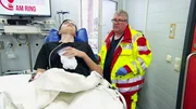 Ein Schüler wird nach einem Stinkbomben-Attentat behandelt. Wer ist für den gefährlichen Streich verantwortlich? Ein Schüler wird nach einem Stinkbomben-Attentat behandelt. Wer ist für den gefährlichen Streich verantwortlich?