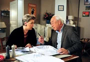 ARD ROTE ROSEN FOLGE 1925, am Montag (23.03.15) um 14:10 Uhr im ERSTEN. Udo (Klaus Mikoleit, r.) erklärt Inge (Peggy Lukac, l.), dass er notfalls selbst in die Politik gehen wird. ARD ROTE ROSEN FOLGE 1925, am Montag (23.03.15) um 14:10 Uhr im ERSTEN. Udo (Klaus Mikoleit, r.) erklärt Inge (Peggy Lukac, l.), dass er notfalls selbst in die Politik gehen wird.