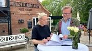 Dorothea und Sebastian Matz vermieten Ferienwohnungen auf ihrem Gut Oehe Dorothea und Sebastian Matz vermieten Ferienwohnungen auf ihrem Gut Oehe