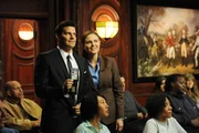 Booth (David Boreanaz) und Brennan (Emily Deschanel) platzen in die Aufzeichnung einer TV-Gerichtssendung, die von dem Opfer produziert wurde. Schnell stellt sich heraus, dass Rebecca unz&auml;hlige Feinde hatte...