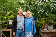 Gastgeber Gregor Keller (l) mit seiner Frau Simone von "Die Kräutermagie" in Datteln. Gastgeber Gregor Keller (l) mit seiner Frau Simone von "Die Kräutermagie" in Datteln.