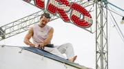 Alexander Schneller ist im Circus Pikard aufgewachsen und stand bereits mit drei Jahren erstmals in der Manege. Seit 2020 führt er den Familienzirkus in eigener Verantwortung. Alexander Schneller ist im Circus Pikard aufgewachsen und stand bereits mit drei Jahren erstmals in der Manege. Seit 2020 führt er den Familienzirkus in eigener Verantwortung.