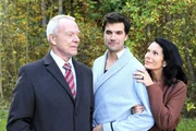 ARD STURM DER LIEBE FOLGE 1676. Doris (Simone Ritscher, r.) und Werner (Dirk Galuba, l.) freuen sich über Konstantins (Moritz Tittel, M.) gute Verfassung. ARD STURM DER LIEBE FOLGE 1676. Doris (Simone Ritscher, r.) und Werner (Dirk Galuba, l.) freuen sich über Konstantins (Moritz Tittel, M.) gute Verfassung.