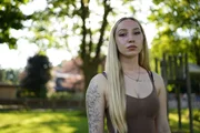 Caithlen (20) fragt sich, ob sie ihrer Mutter verzeihen kann. Caithlen (20) fragt sich, ob sie ihrer Mutter verzeihen kann.