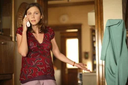 Wird mit der schrecklichen Nachricht konfrontiert, dass ihr Mann unter den Tr&uuml;mmern des World Trade Centers begraben ist: Allison Jimeno (Maggie Gyllenhaal) ...