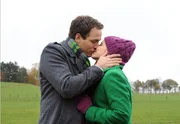 ARD STURM DER LIEBE FOLGE 1685, am Donnerstag (17.01.13) um 15:10 Uhr im ERSTEN. Kira (Mareike Lindenmeyer, l.) und Xaver (Jan van Weyde, r.) genießen ihr Liebesglück in vollen Zügen. ARD STURM DER LIEBE FOLGE 1685, am Donnerstag (17.01.13) um 15:10 Uhr im ERSTEN. Kira (Mareike Lindenmeyer, l.) und Xaver (Jan van Weyde, r.) genießen ihr Liebesglück in vollen Zügen.