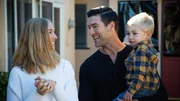 Lauren und George haben große Träume, aber ein schlechtes Timing. Nur wenige Monate nach dem Kauf ihres ersten Eigenheims verlor Lauren ihren Job und erfuhr dann, dass sie schwanger ist. Jetzt, wo Baby Nr. 2 unterwegs ist, muss ihr ungeeignetes Haus gründlich renoviert werden, damit sie das neueste Familienmitglied in einem sicheren und einladenden Zuhause empfangen können. Nate und Jeremiah sind die Retter in der Not, als sie eine wunderschöne und gemütliche Wohnküche und ein Esszimmer im Erdgeschoss einrichten. Lauren und George haben große Träume, aber ein schlechtes Timing. Nur wenige Monate nach dem Kauf ihres ersten Eigenheims verlor Lauren ihren Job und erfuhr dann, dass sie schwanger ist. Jetzt, wo Baby Nr. 2 unterwegs ist, muss ihr ungeeignetes Haus gründlich renoviert werden, damit sie das neueste Familienmitglied in einem sicheren und einladenden Zuhause empfangen können. Nate und Jeremiah sind die Retter in der Not, als sie eine wunderschöne und gemütliche Wohnküche und ein Esszimmer im Erdgeschoss einrichten.