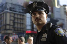 Ahnt noch nicht, dass er selbst bald unter den Tr&uuml;mmern des World Trade Centers liegen wird: Will Jimeno (Michael Pena) ...