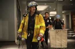 Nachdem das World Trade Center brennt, werden John McLoughlin (Nicolas Cage) und seine Einheit in die U-Bahn-Ebene unter den T&uuml;rmen geschickt, um dort eine Evakuierung durchzuf&uuml;hren. Da st&uuml;rzt der gesamte Komplex in sich zusammen ...
