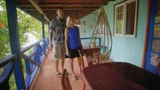 Erin und Martin Williams wohnten in einer Kleinstadt in Iowa - bis sie beschlossen, ein neues Leben in Panama zu beginnen. Das reisebegeisterte Paar und seine drei aktiven Kinder freuen sich auf einen neuen abenteuerlichen Alltag, in dem sie das Meer und die Wildnis erkunden k&ouml;nnen. Mit ihrer Maklerin machen sie sich auf die Suche nach einer Villa, f&uuml;r die sie bis zu 1,5 Millionen Dollar ausgeben k&ouml;nnen. Sie suchen etwas f&uuml;r immer, dem sie au&szlig;erdem ihren eigenen Stempel aufdr&uuml;cken k&ouml;nnen. Unschl&uuml;ssig sind sie sich nur noch mit der Lage: Am Strand oder im Dschungel? Auf Panama ist beides m&ouml;glich.