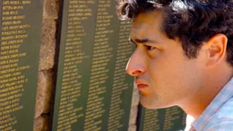 Matthew war ein Kind, 9 Jahre, als sein Vater am 11. September 2001 im 105. Stockwerk des Nordturms des World Trade Centers starb. F&uuml;r ihn f&uuml;hrten Trauer und Entsetzen in einen Abgrund aus Drogen und Sucht. Heute, mit 29 Jahren, ist Matthew clean und mit sich im Reinen.