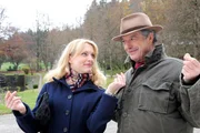 ARD STURM DER LIEBE FOLGE 1687, am Montag (21.01.13) um 15:10 Uhr im ERSTEN. Rosalie (Natalie Alison, l.) verabschiedet sich von Andr&eacute; (Joachim L&auml;tsch, r.) und zeigt ihm noch einmal ihre Entspannungs&uuml;bung.
