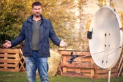 David (Simon Böer) macht ein anschauliches Experiment mit dem G-Kurs. David (Simon Böer) macht ein anschauliches Experiment mit dem G-Kurs.