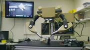 Stier, der Bombenentsorgungsroboter - Vor seiner Existenz haben Menschen ihr eigenes Leben aufs Spiel gesetzt, um Ger&auml;te zu erkennen und zu entsch&auml;rfen. Jetzt liegt es an Taurus, abzufangen. Der Roboter leitet hochaufl&ouml;sende 3D-Bilder und R&uuml;ckmeldungen aus sicherer Entfernung an einen Techniker weiter. Dieses hochtechnologische Ger&auml;t ist nur ein Beispiel daf&uuml;r, wie Roboter uns vor versteckten Gefahren sch&uuml;tzen.