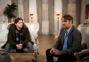 ARD ROTE ROSEN FOLGE 1926, am Dienstag (24.03.15) um 14:10 Uhr im ERSTEN. Drechsler (Klaus Christian Schreiber, r.) leidet darunter, dass seine Frau Jeanette sich von ihm scheiden lassen will. Theo (Frederic Böhle, r.) verspricht ihm, mit Jeanette zu reden. ARD ROTE ROSEN FOLGE 1926, am Dienstag (24.03.15) um 14:10 Uhr im ERSTEN. Drechsler (Klaus Christian Schreiber, r.) leidet darunter, dass seine Frau Jeanette sich von ihm scheiden lassen will. Theo (Frederic Böhle, r.) verspricht ihm, mit Jeanette zu reden.