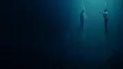 Totale Tollensesee Neubrandenburg im Nebel mit kleinem Fischerboot in der Ferne. Totale Tollensesee Neubrandenburg im Nebel mit kleinem Fischerboot in der Ferne.