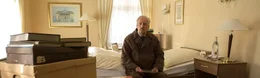 Der ehemalige Oberst Max Schellinger (G&uuml;nther Maria Halmer) wurde von seiner Tochter gegen seinen Willen in einer Seniorenresidenz bei Berlin untergebracht.