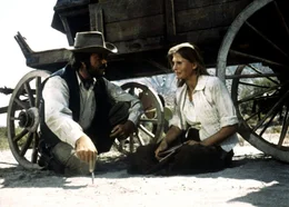 Der Banditenf&uuml;hrer Calder (Oliver Reed, li,) erh&auml;lt von der entf&uuml;hrten Lehrerin Melissa (Candice Bergen, re.) Unterricht im Lesen und Schreiben ...