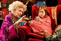 Pilar Bardem (Surundula), Alina Freund (Lilli).