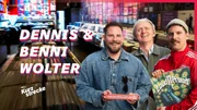 Krause kommt... ah, nee, ein Zwilling kommt selten allein. An diesem Credo halten Dennis und Benni Wolter so fest wie an der Düsseldorfer Fortuna. Deutschlands bekannteste Zwillinge, die nicht "Wetten, dass...?" moderieren, schleppen SWR Moderator Pierre M. Krause (Mitte) erst in den Fanshop ihres Herzensclubs. Und ziehen ihn anschließend hinein in einen Bestechungsskandal. Eine großartige SWR "Kurzstrecke". Krause kommt... ah, nee, ein Zwilling kommt selten allein. An diesem Credo halten Dennis und Benni Wolter so fest wie an der Düsseldorfer Fortuna. Deutschlands bekannteste Zwillinge, die nicht "Wetten, dass...?" moderieren, schleppen SWR Moderator Pierre M. Krause (Mitte) erst in den Fanshop ihres Herzensclubs. Und ziehen ihn anschließend hinein in einen Bestechungsskandal. Eine großartige SWR "Kurzstrecke".